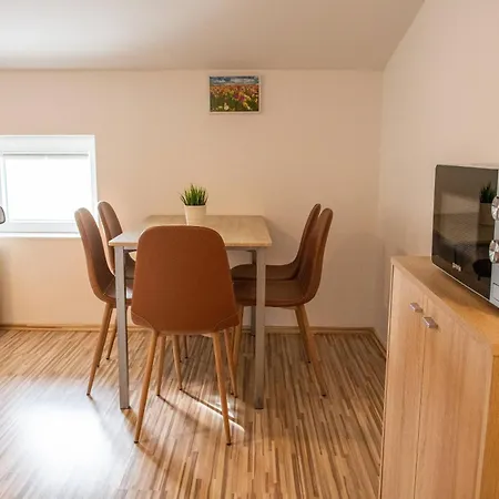 公寓 Borkuti Panzio Es Apartman Kőröshegy