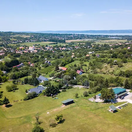 Borkuti Panzio Es Apartman 公寓 Kőröshegy